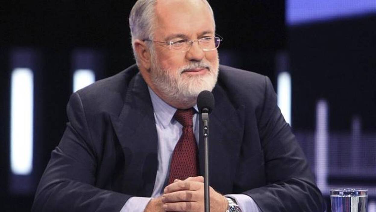 Cañete critica que Canarias no contratara más medios