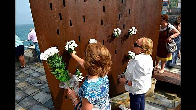 Recuerdo en La Puntilla a las víctimas de Spanair