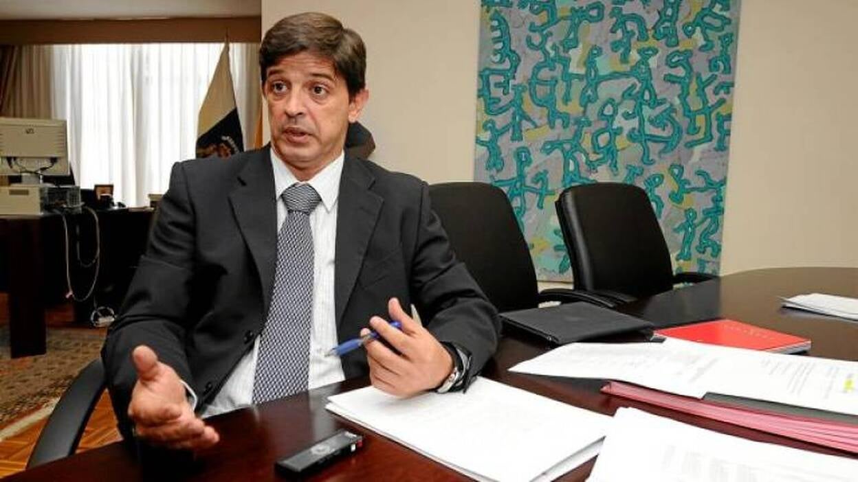 Javier González Ortiz: "El Estado no puede seguir apretando a Canarias"