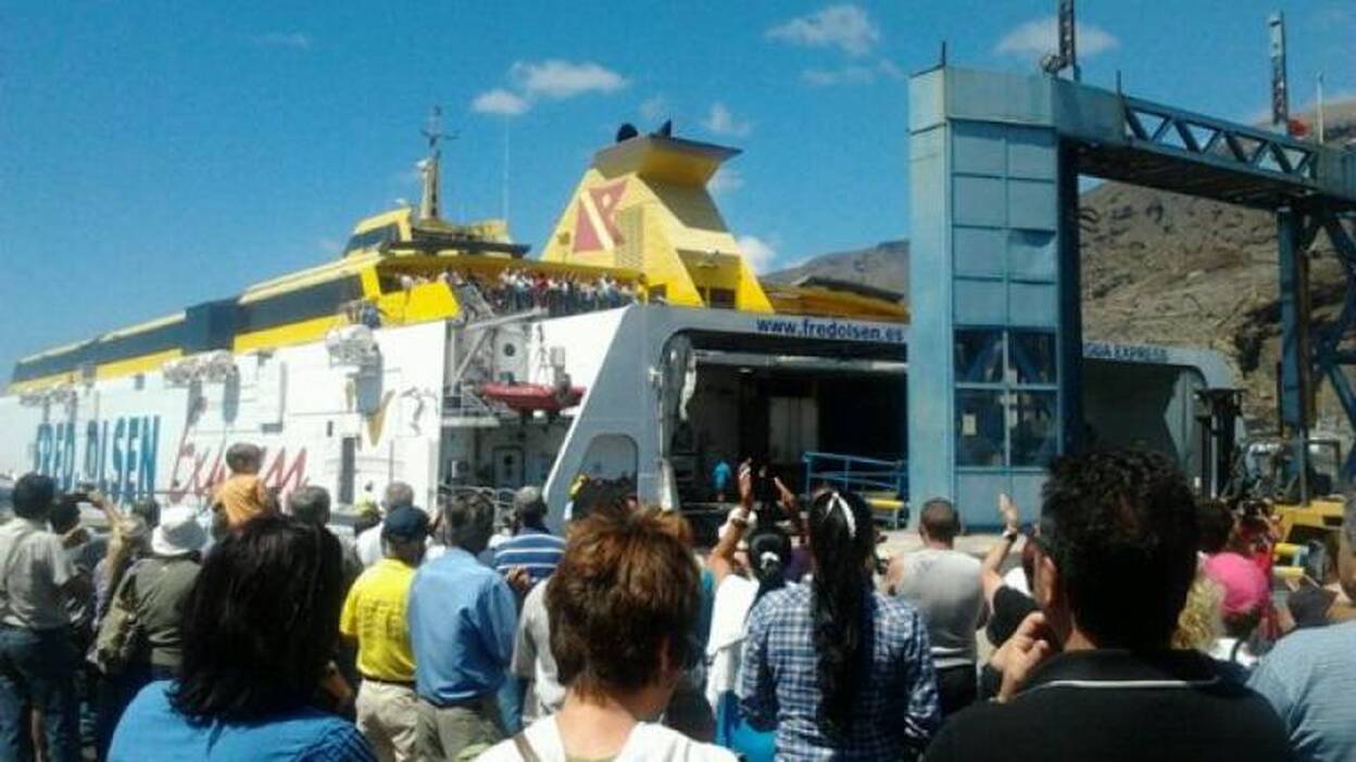 Fred.Olsen advierte de que podría cerrar rutas si el Gobierno canario no paga