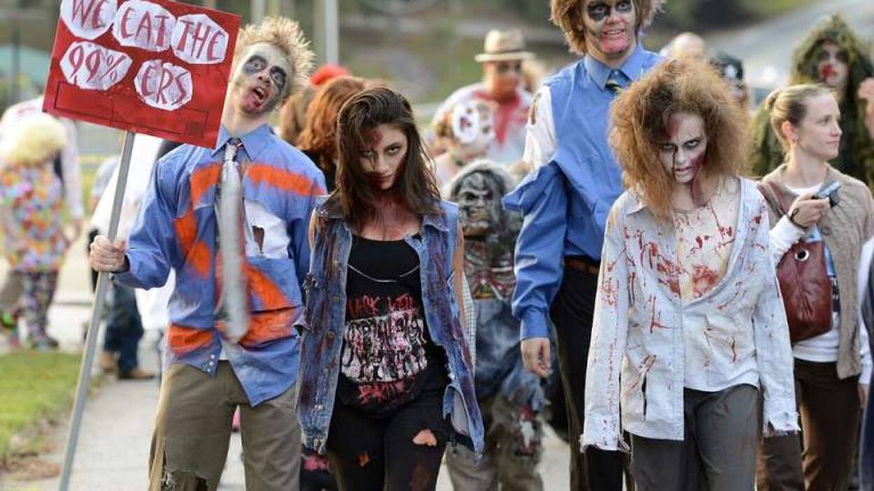Desfile de zombies en la noche de los muertos
