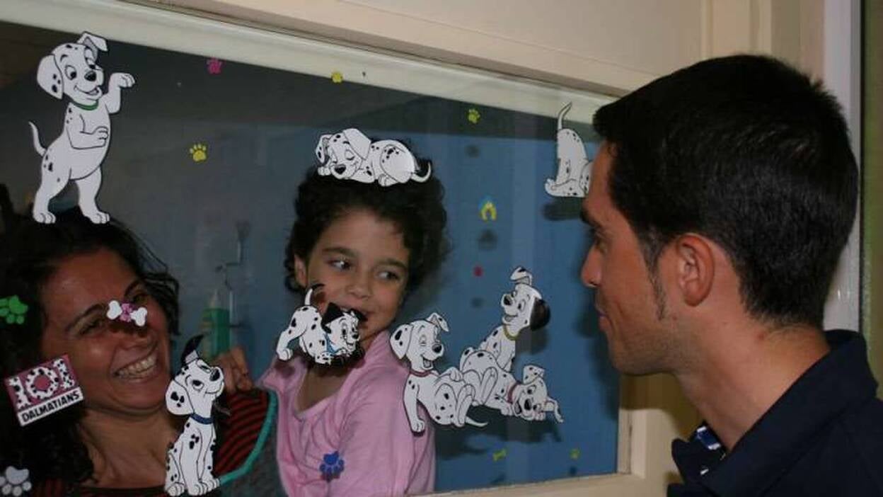 Contador alegra a los pequeños del Materno