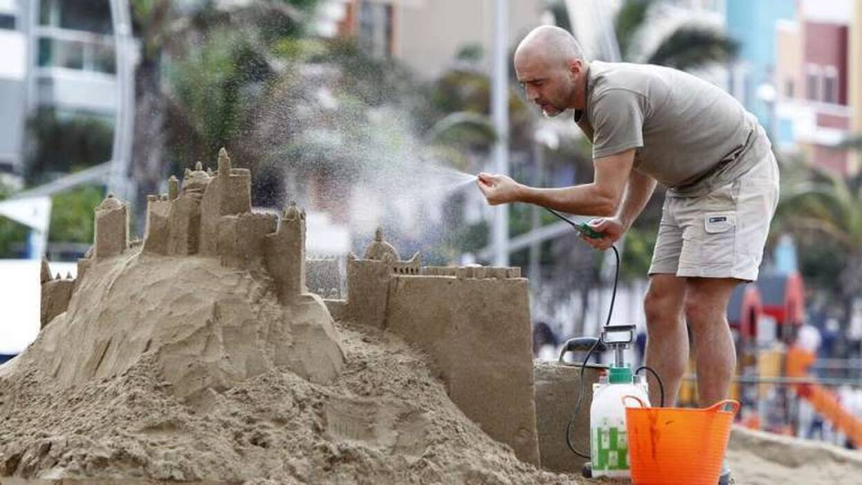 Comienza a levantarse el Belén de Las Canteras