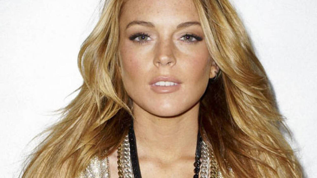 La fiscalía no presenta cargos contra Lindsay Lohan aunque sigue investigando