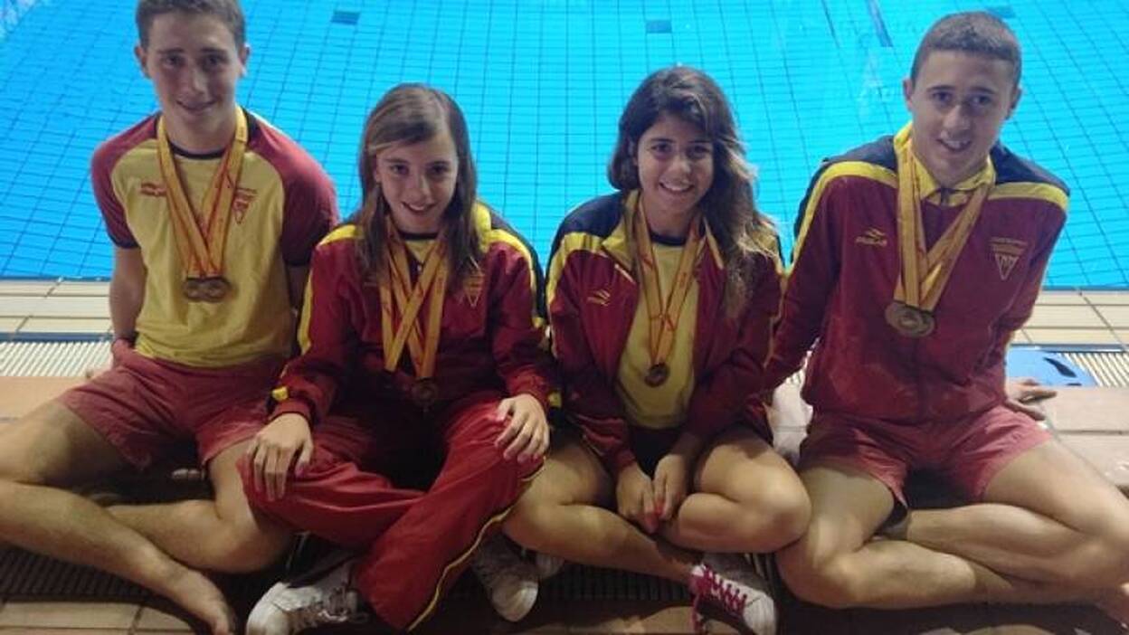 Benítez, Eizaguirre y los hermanos García Boissier irán a la selección