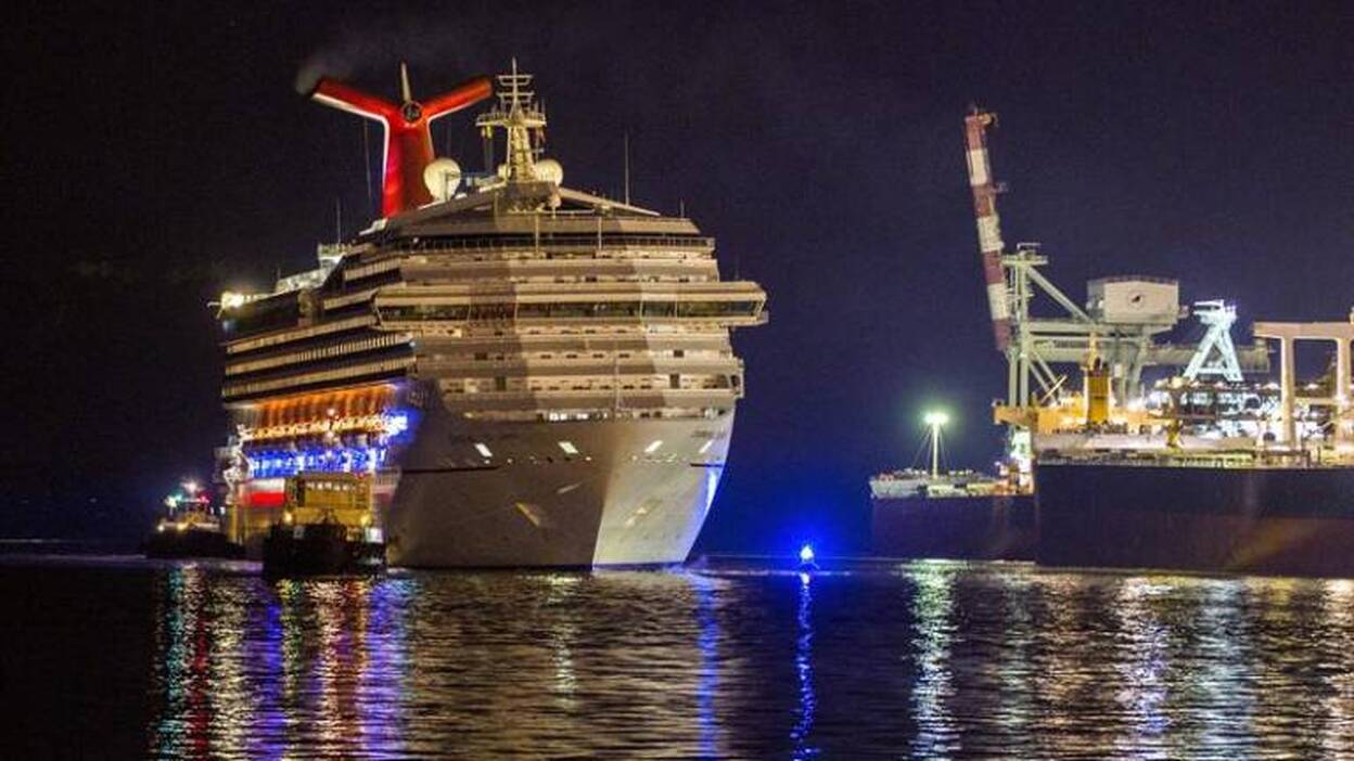 Los 4.229 pasajeros del "Triumph" necesitarán 4 o 5 horas para desembarcar