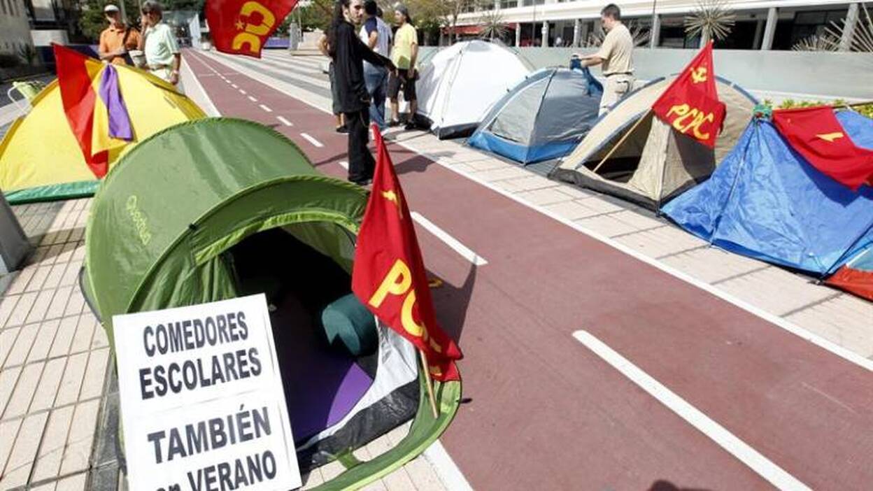 Acampan ante Gobierno canario para pedir más ayudas para comedores escolares