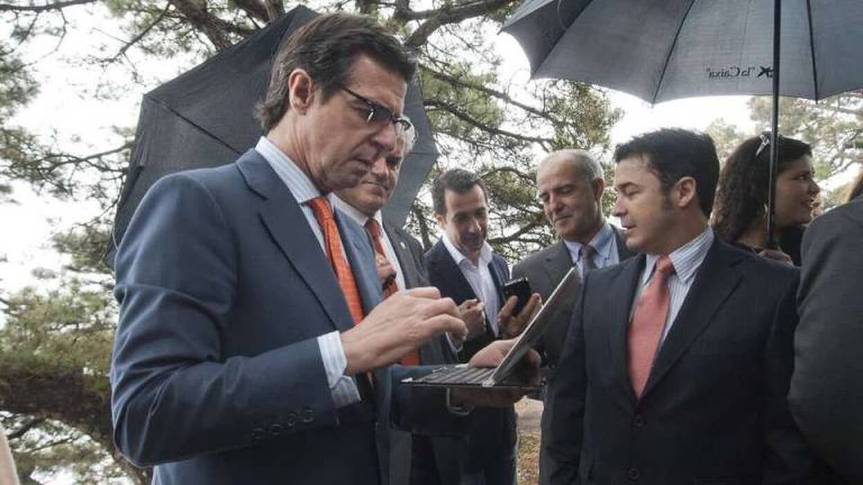 Soria inaugura la red free wifi en El Hierro