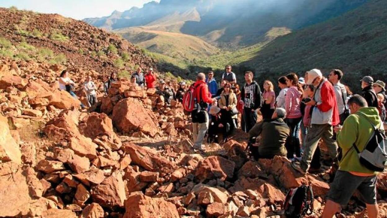 Bienvenida a la primavera en la tumba del Rey de Arteara