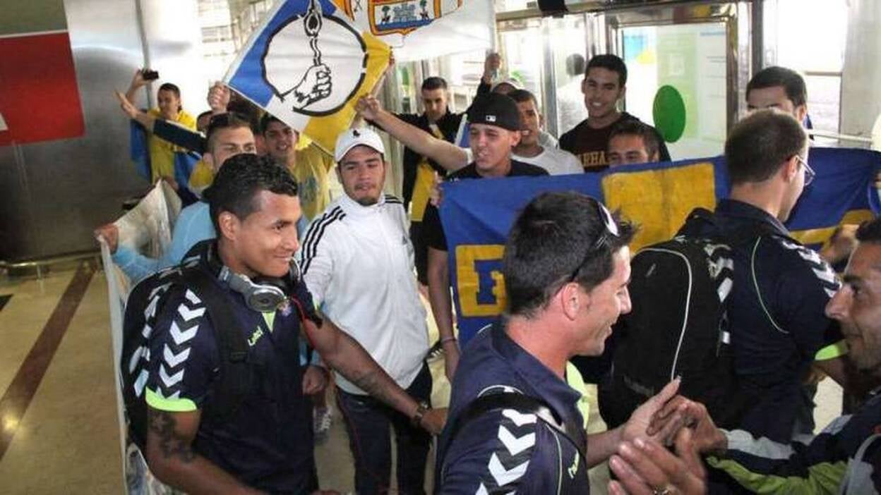 La UD recibida con cánticos de apoyo en la Isla