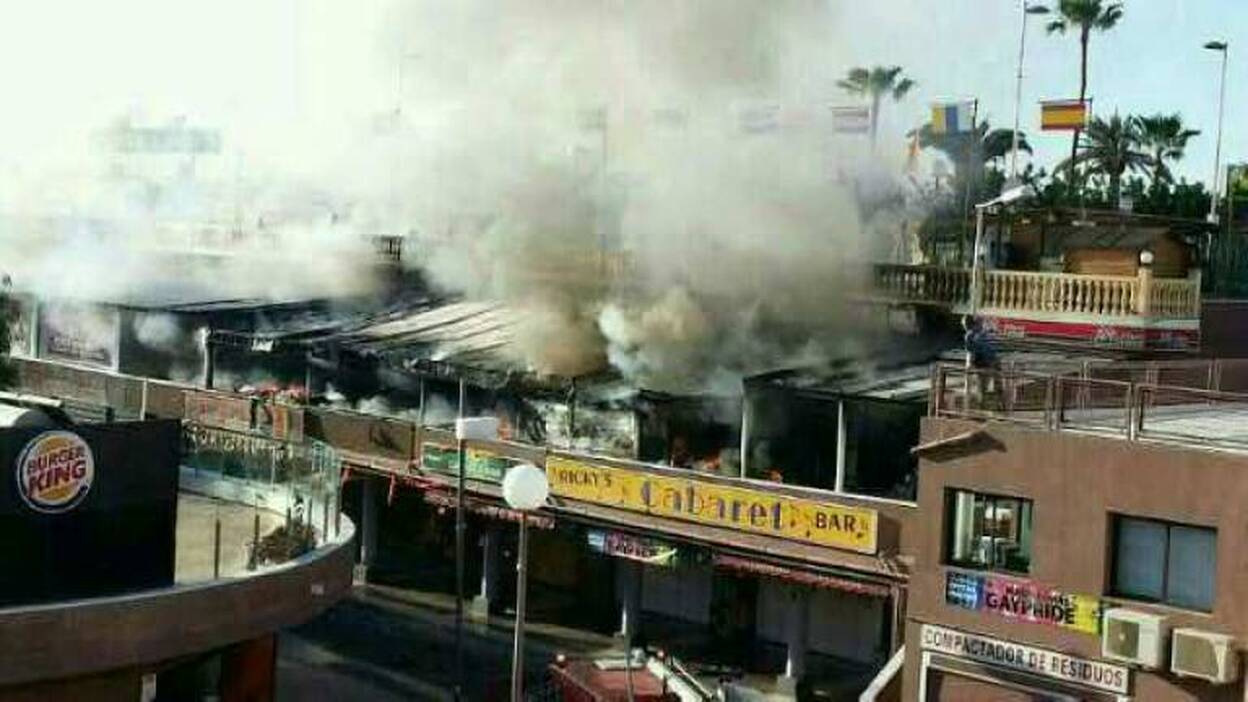 Un incendio en el Yumbo calcina siete locales