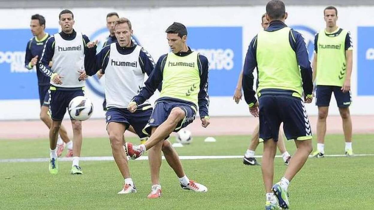 Entrenamiento amarillo en el estadio