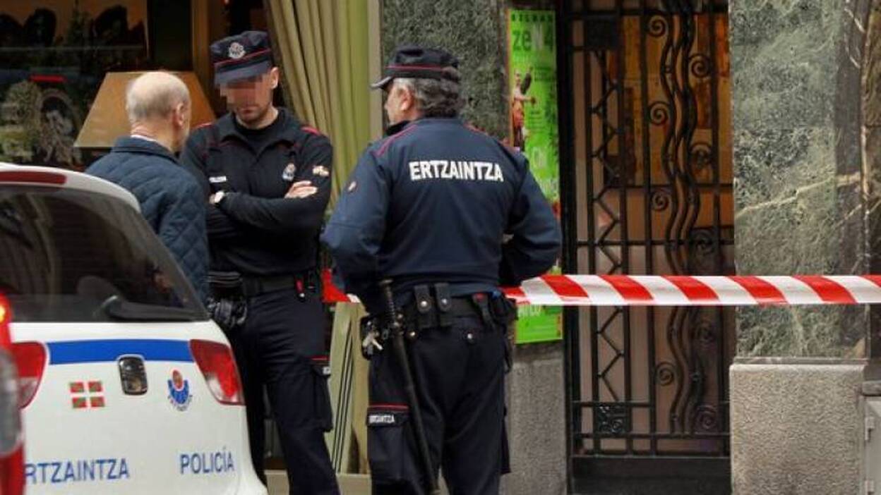 La Ertzaintza busca más restos humanos en la ría de Bilbao