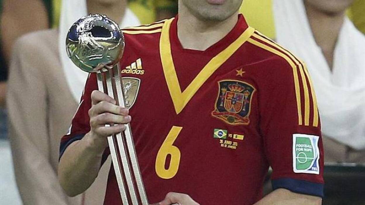 Iniesta critica la permisividad del árbitro: "Hubo muchas interrupciones"