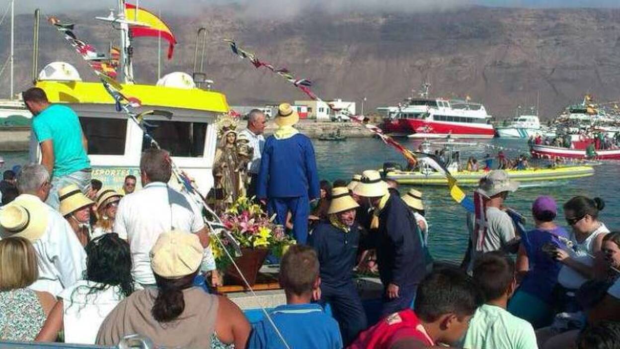La Graciosa rinde honores a la Virgen del Carmen