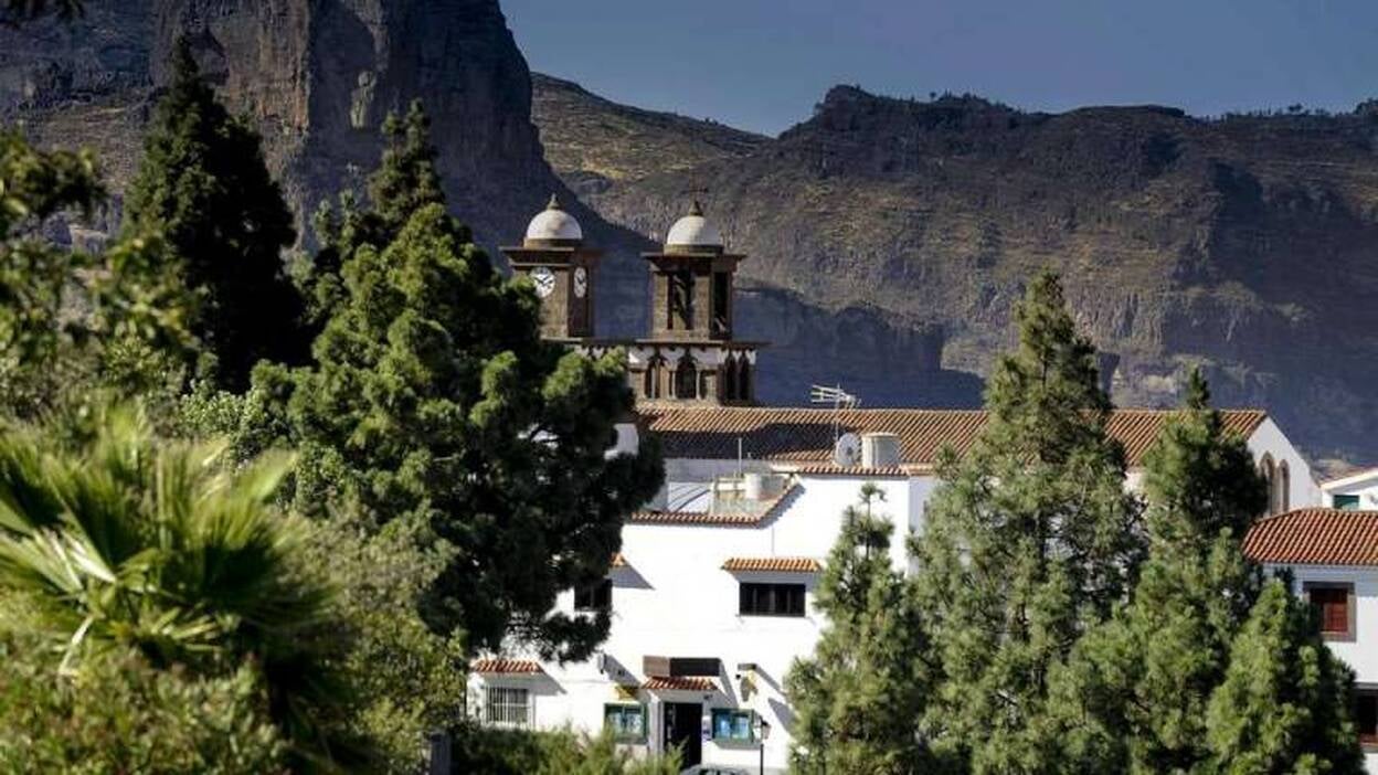 Casas entre rocas a golpe de pico