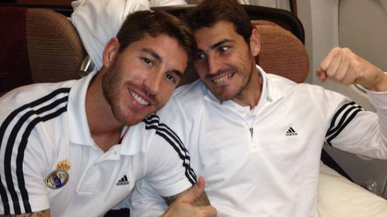 Casillas bromea con Sergio Ramos tras la lesión