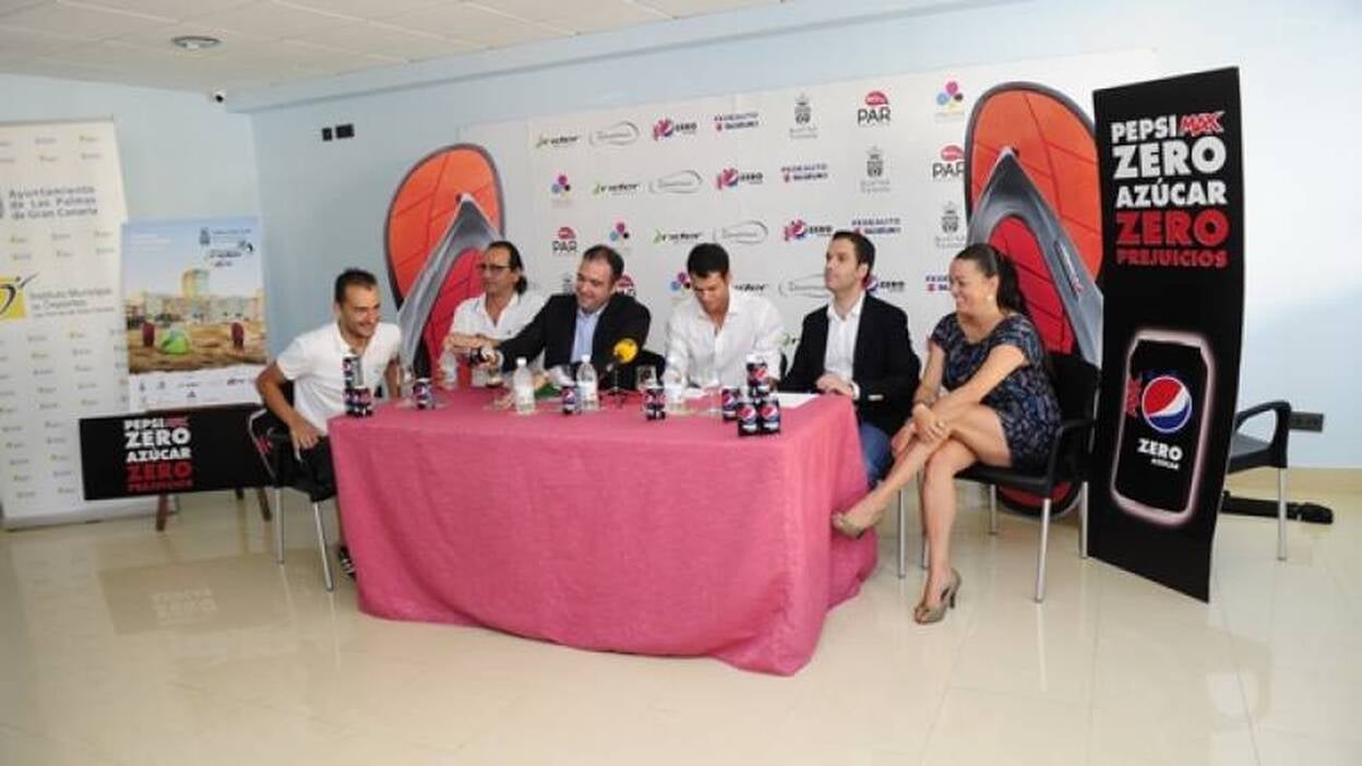 Fiesta y goles sobre la arena de Las Canteras