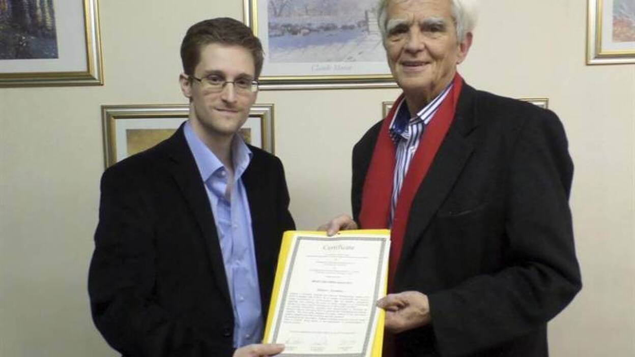 Snowden está dispuesto a cooperar con todos