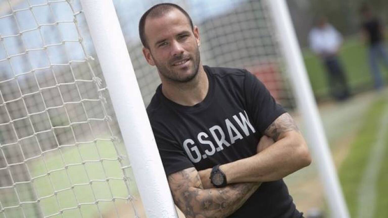 Apoño vuelve para poner orden