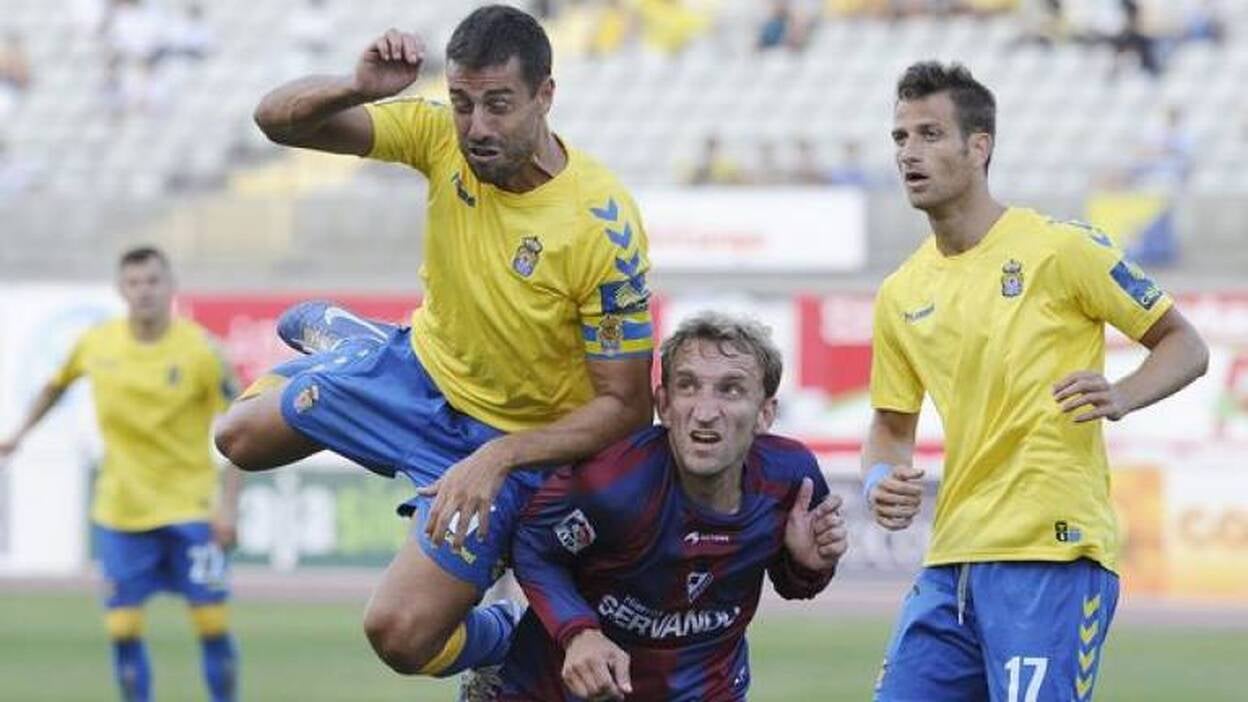 David García, baja hasta 2014