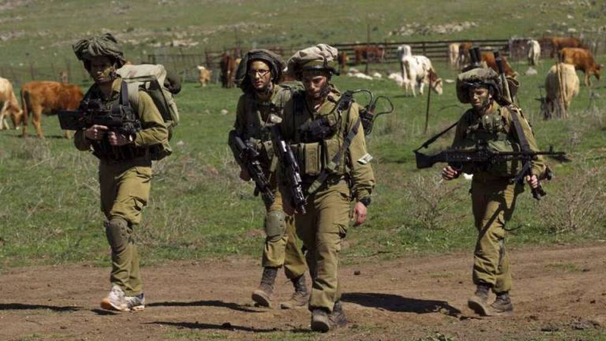 Israel patrulla en la frontera con Siria
