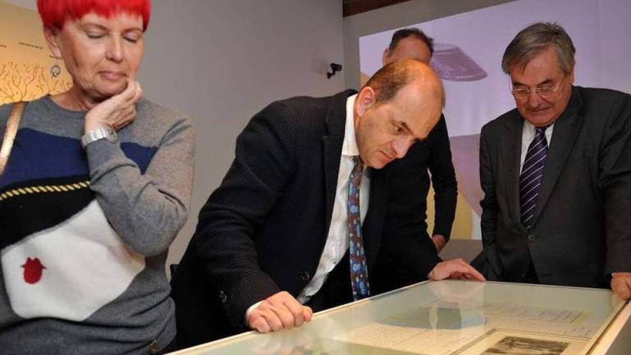 Cardona visita la sede de la Fundación Juan Negrín