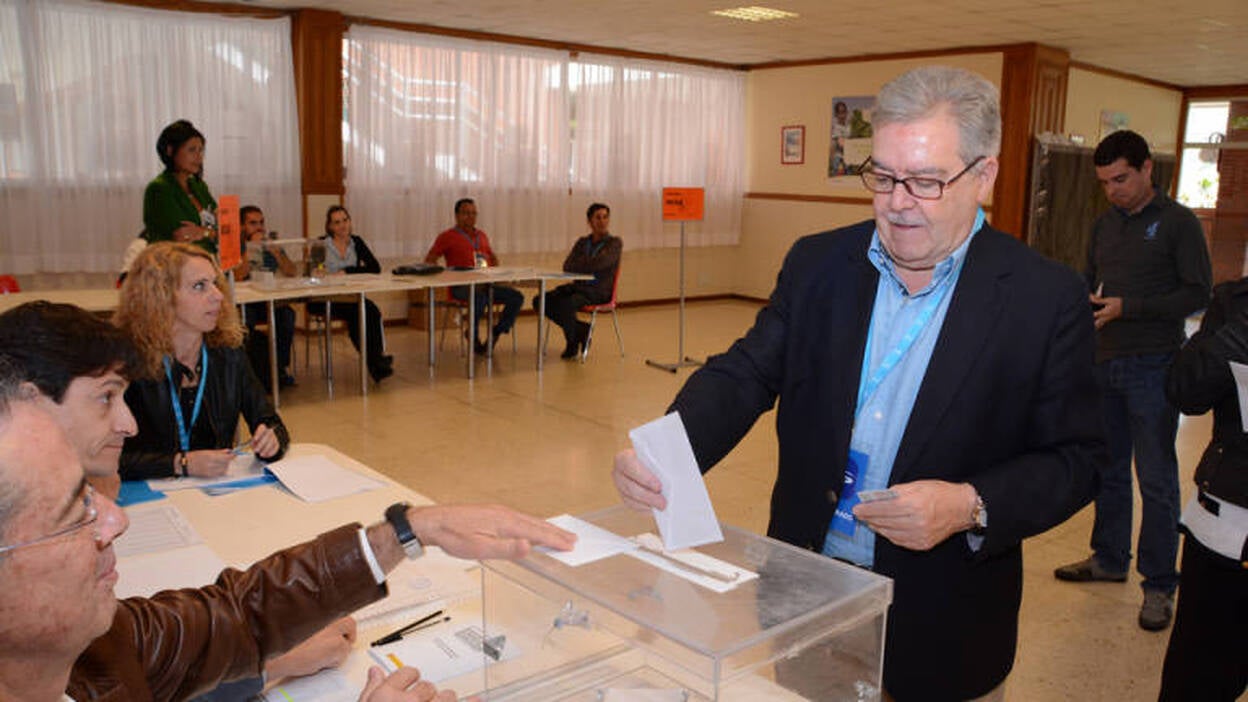 Los políticos canarios pasan por las urnas