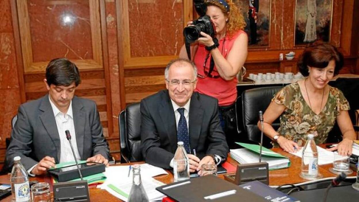 El Gobierno vinculará la consulta al medio y turismo