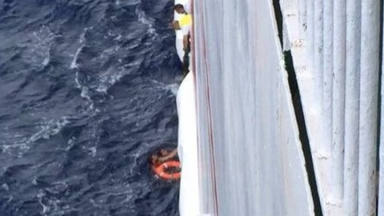 Hallan a dos naúfragos entre Gran Canaria y Fuerteventura