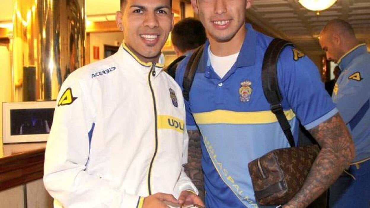 El líder, con el traje de los domingos