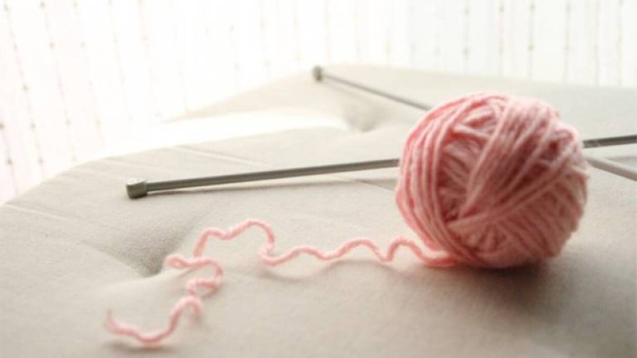Ganchilleras y tejedoras reivindican la "lanoterapia" como herramienta antiestrés