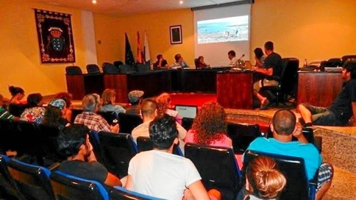 600 voluntarios para limpiar el fuel