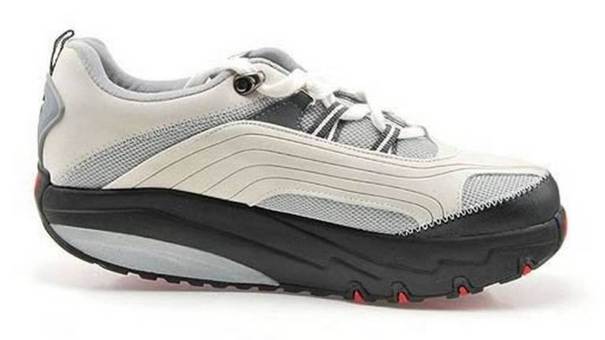 El calzado curvo beneficia la región lumbar