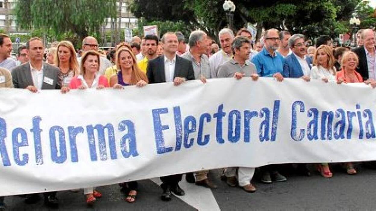 La oposición pide una comisión sobre la reforma electoral
