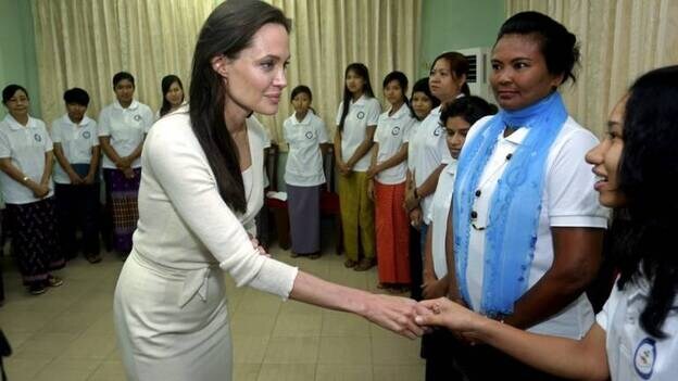 El lado más humano de Angelina Jolie