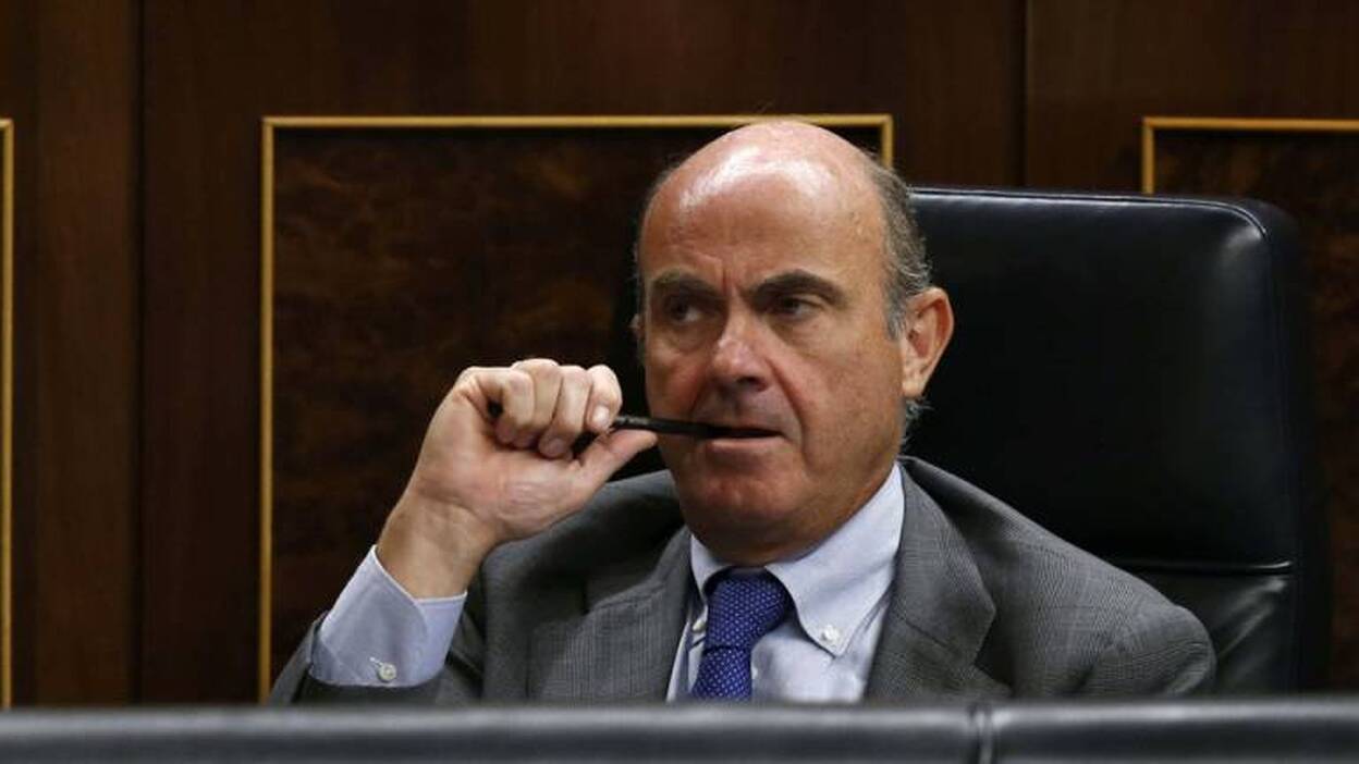 De Guindos dice que Grecia muestra falsas expectativas que crea el populismo