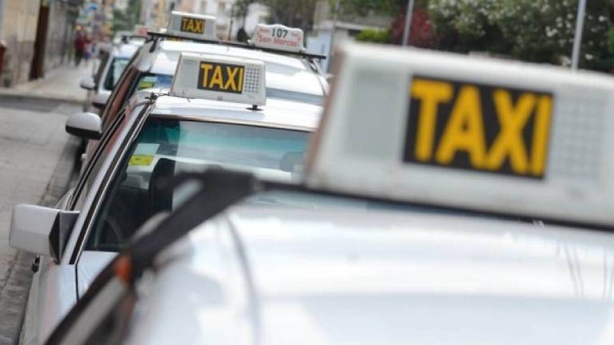 Tráfico suprime permiso para conducir taxis, ambulancias o transporte escolar