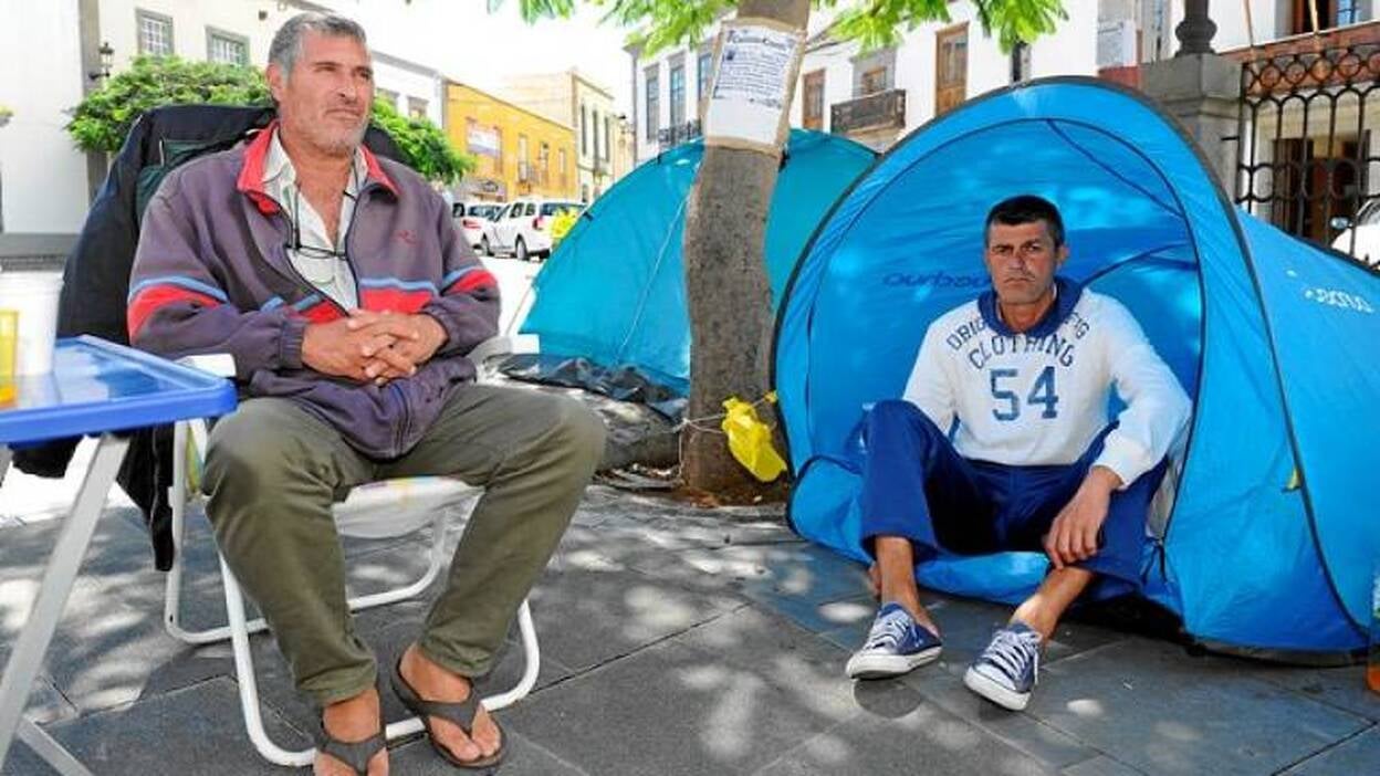 Sin comer y a la intemperie por un trabajo