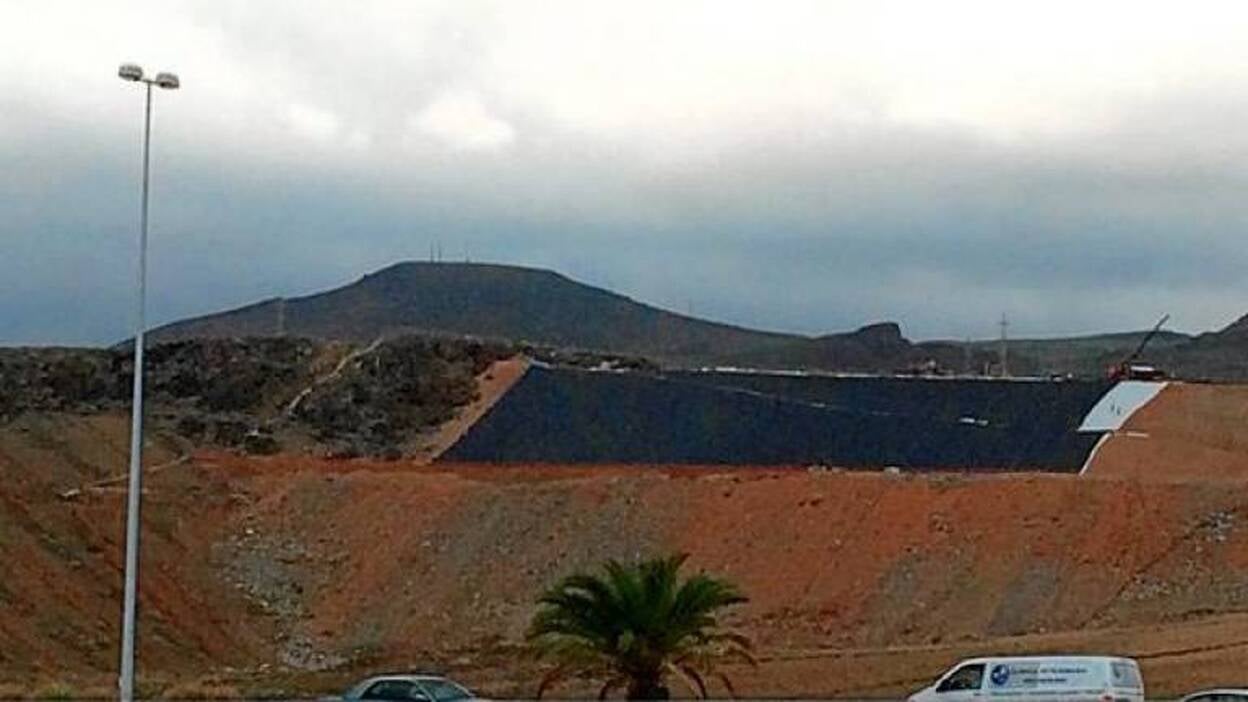 Vertedero sellado e impermeabilizado