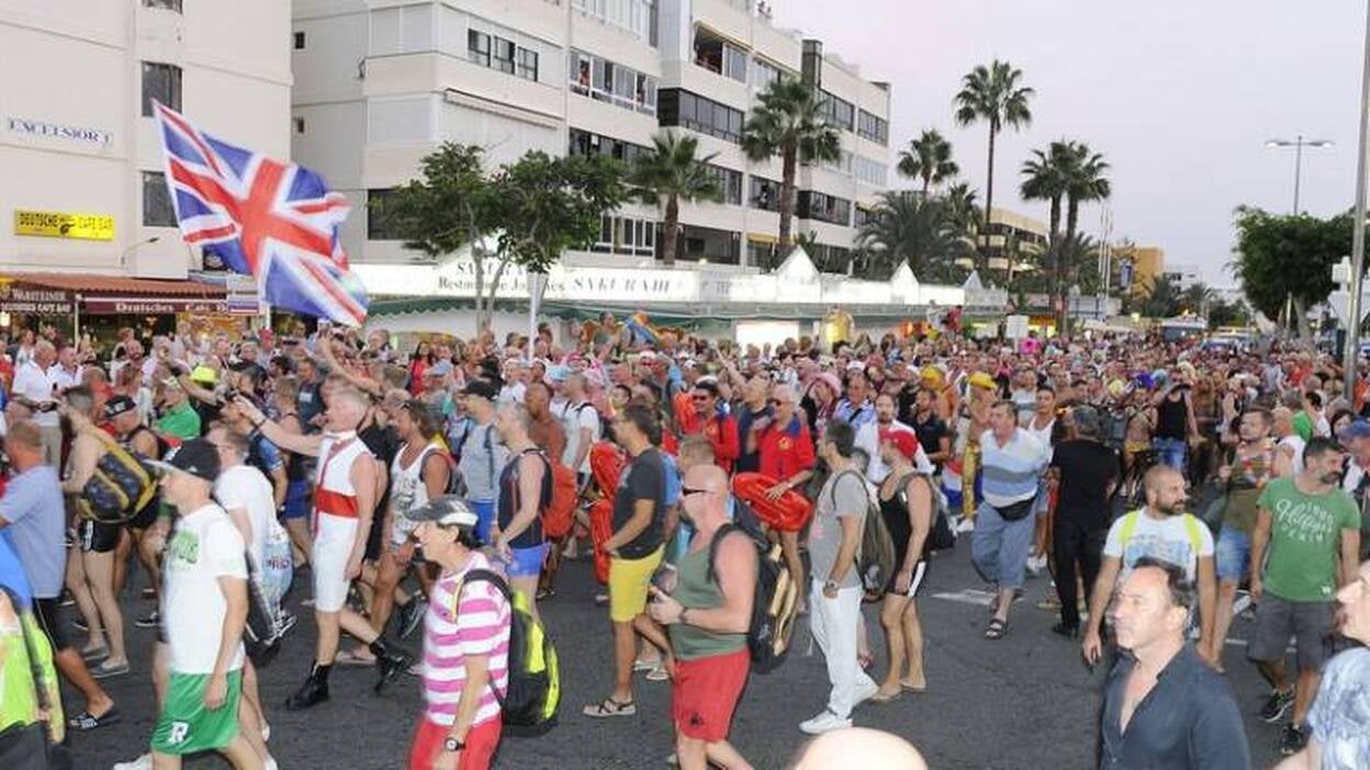 Cabalgata gay en Maspalomas