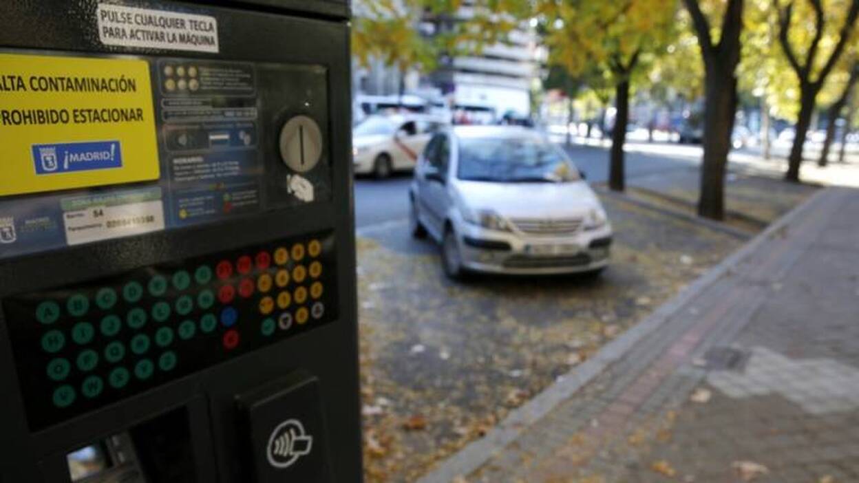 Madrid activa la restricción al aparcamiento en el centro por contaminación