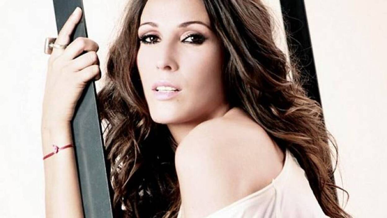Malú considera un "regalazo" homenajear a Roberto Carlos