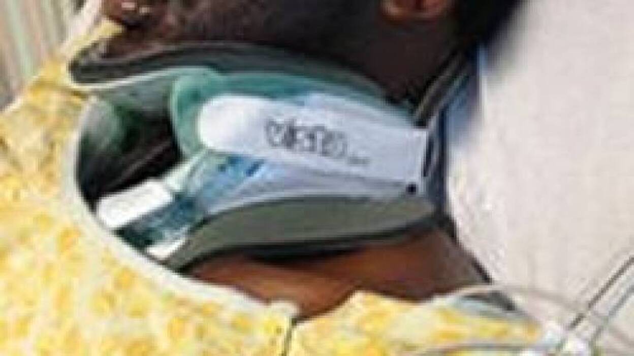 Un cigarrillo electrónico le explota en la cara