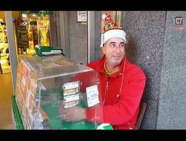 La ONCE se viste de Papá Noel