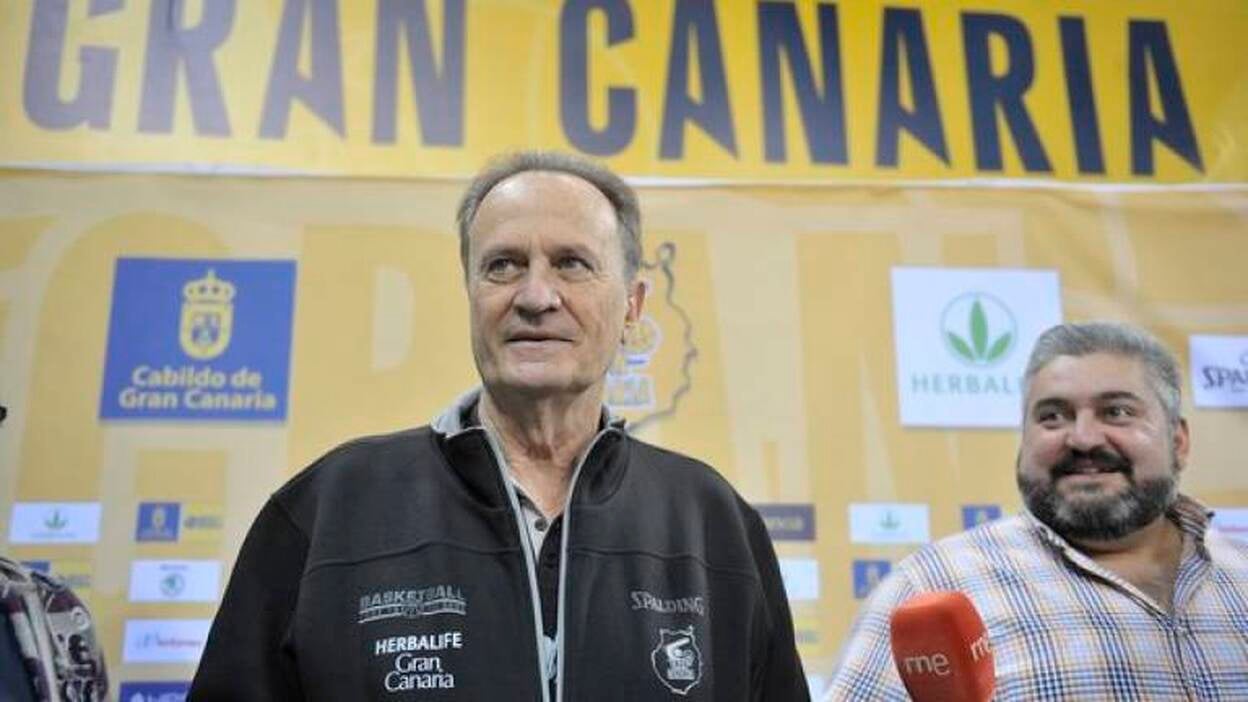 Reneses resalta la dificultad de plantar batalla al Barça