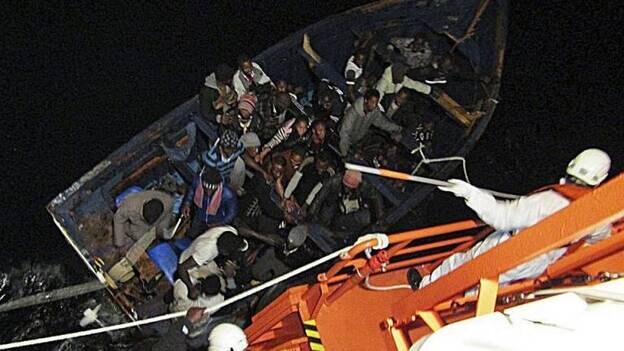 Siete personas de la patera rescatada el domingo en Canarias murieron en el mar