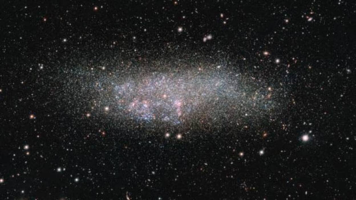 Captan una nueva imagen de WLM, una galaxia solitaria e independiente