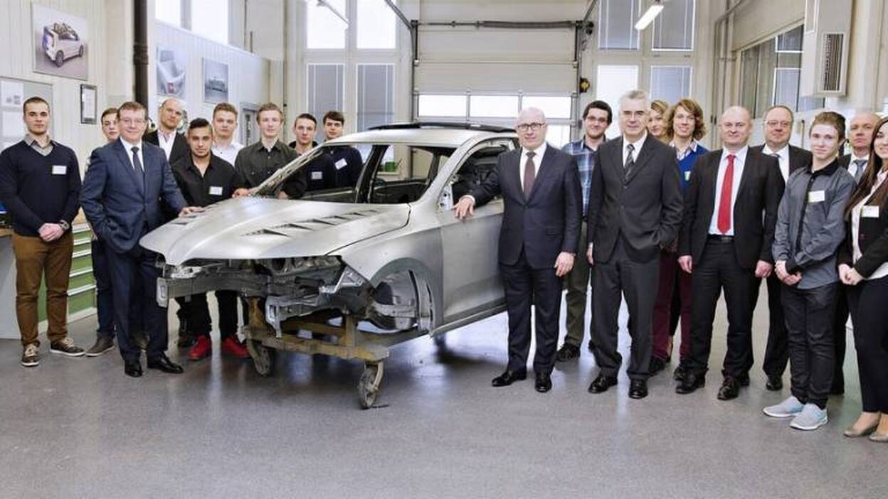 Skoda ofrece a estudiantes fabricar el coche de sus sueños