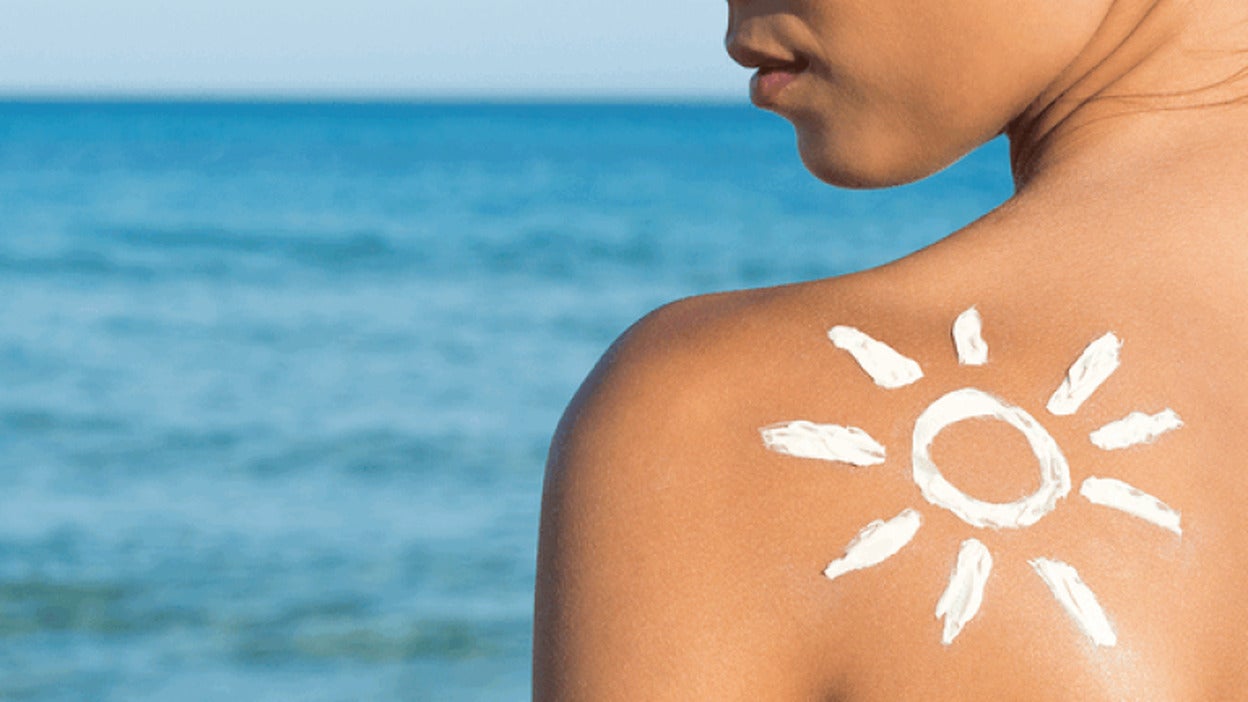 Sólo una de cada tres personas se protege del sol a diario